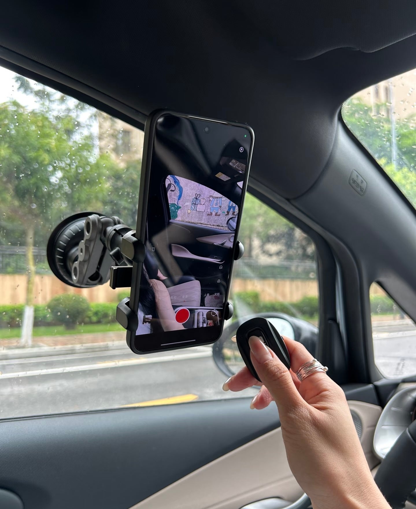 360° Rotatable Suction Car Phone Holder