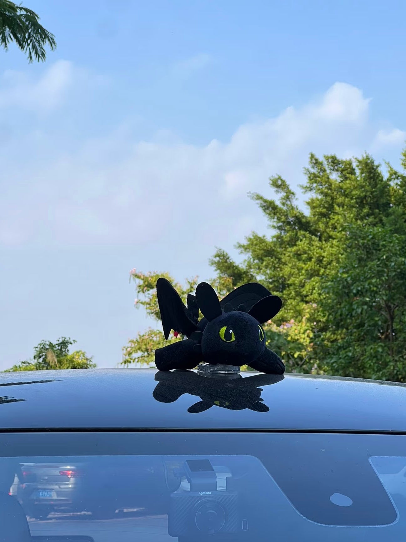 Toothless Car Roof Ornament – Bring Your Ride to Life!