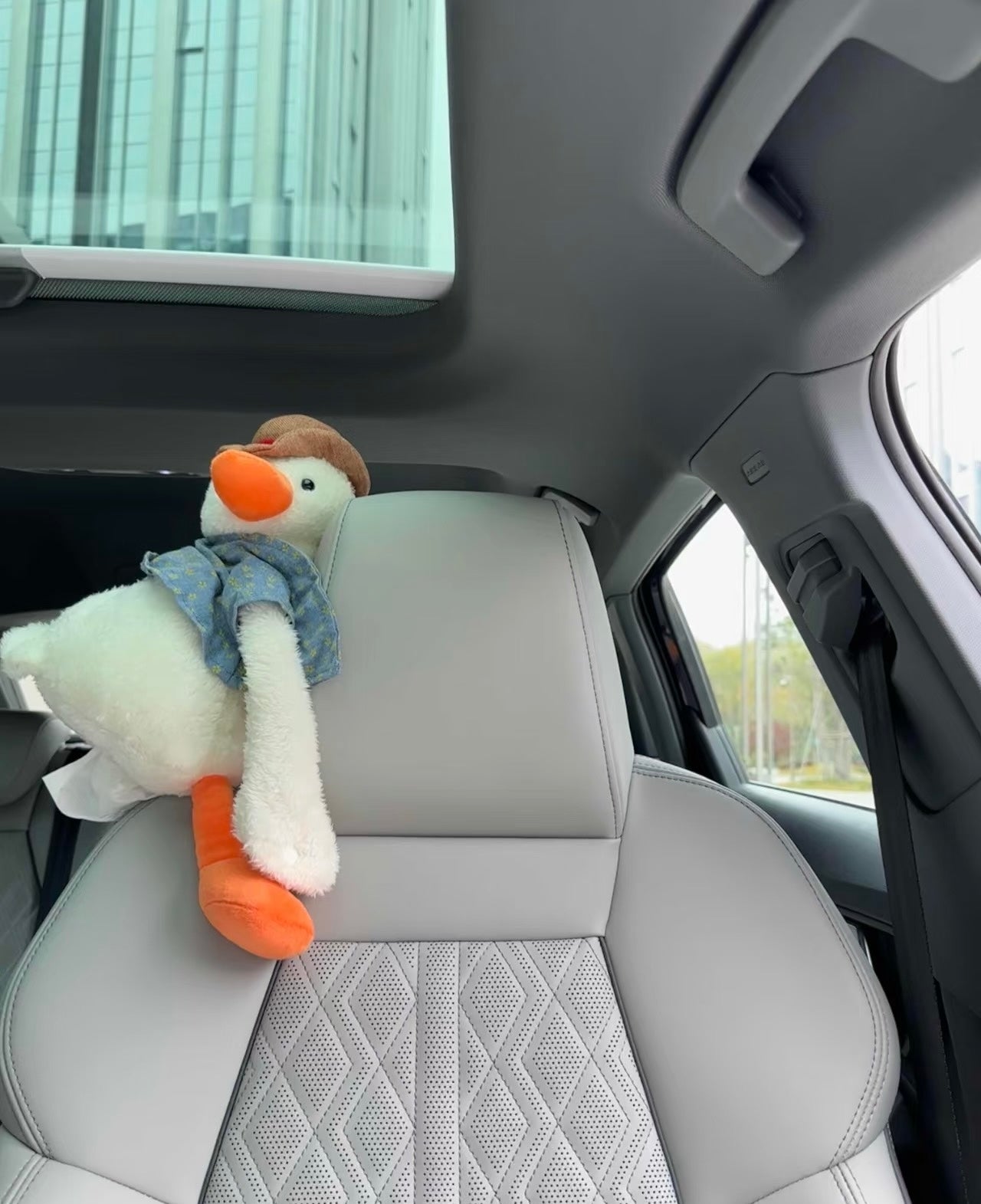 Duck Plush Car Tissue Box – Cute Decorative &amp; Functional Car Accessory